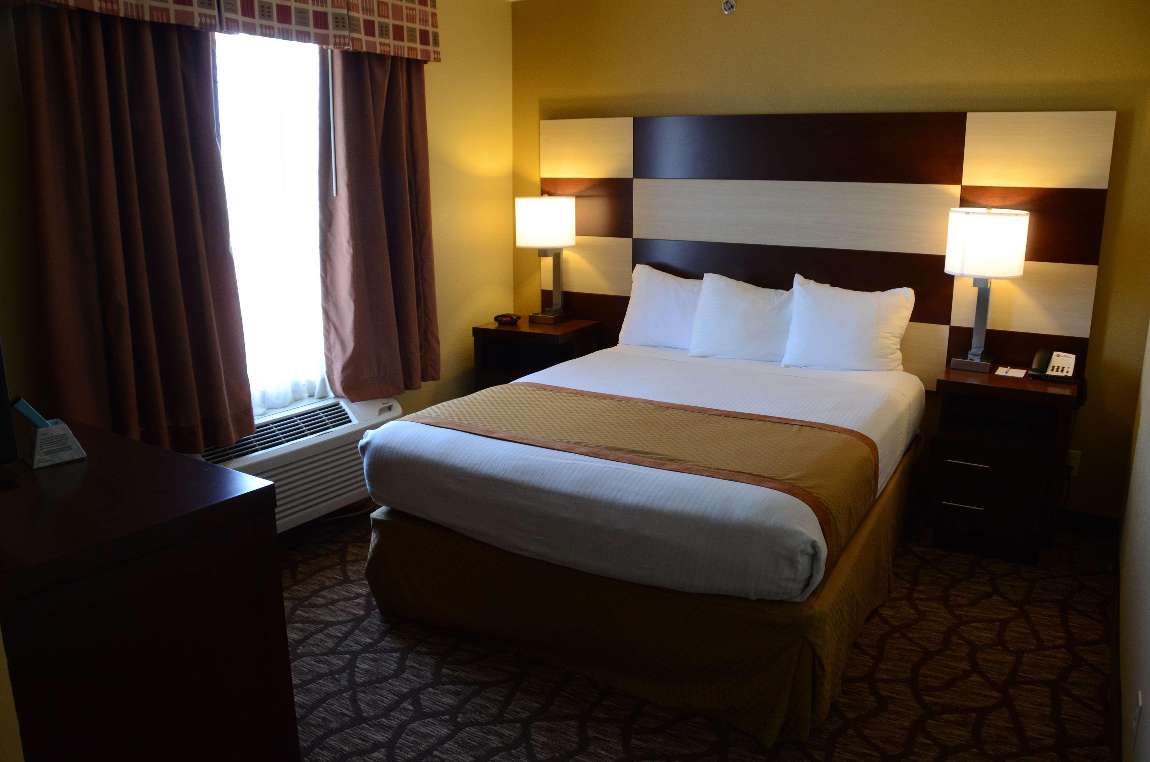 Best Western Joliet Inn & Suites Room photo